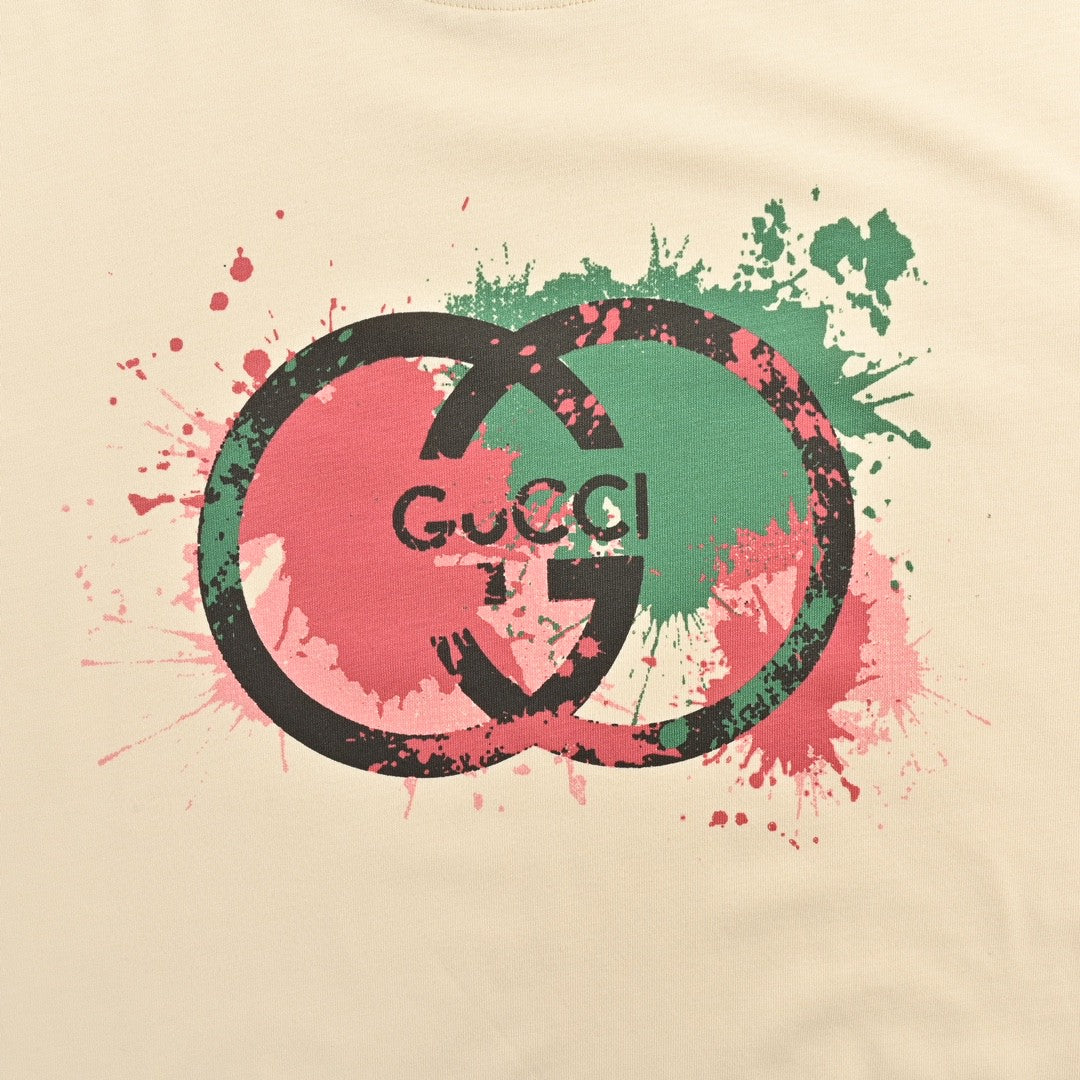 Camiseta Gucci con logo salpicado (Beige)