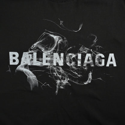 Camiseta Balenciaga con logo estampado ahumado (negra)