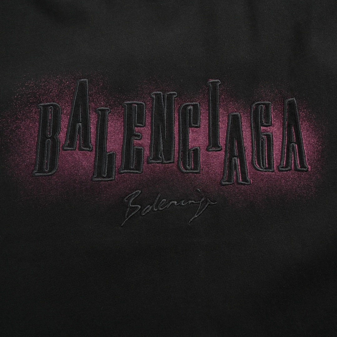 Camiseta Balenciaga con logo gráfico neón