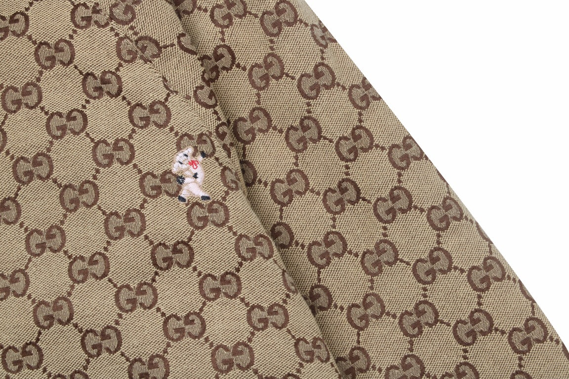 Chaqueta deportiva con monograma de Gucci.