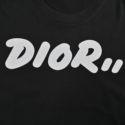 Camiseta negra con logo blanco extragrande de Dior