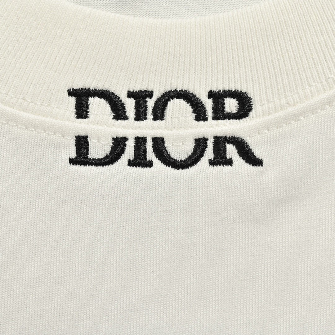 Camiseta blanca minimalista de Dior