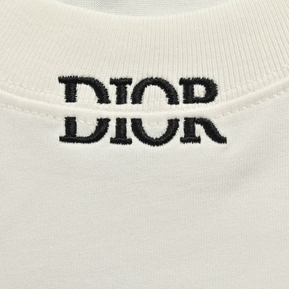 Camiseta blanca minimalista de Dior