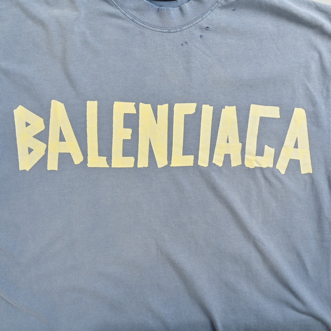 Camiseta azul con logo vintage de Balenciaga