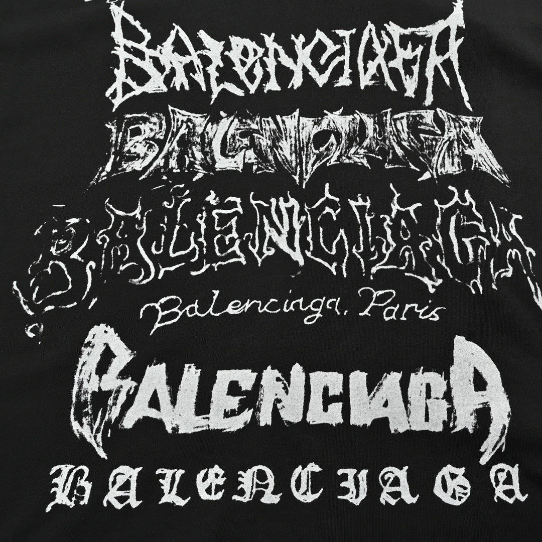 Camiseta negra con múltiples logotipos de Balenciaga