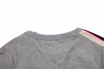 Sudadera gris Gucci con detalle de rayas