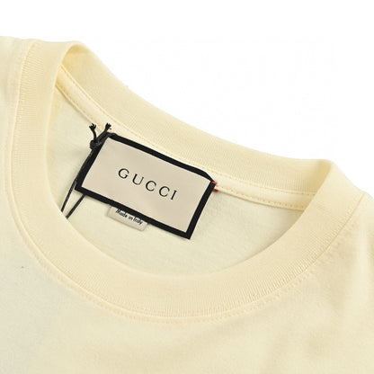 Gucci Interlocking Gg T-shirt - Cream Unisex Streetwear Limited Edition - <span>This Gucci t-shirt features a classic cream-colored design with an interlocking GG logo in red
