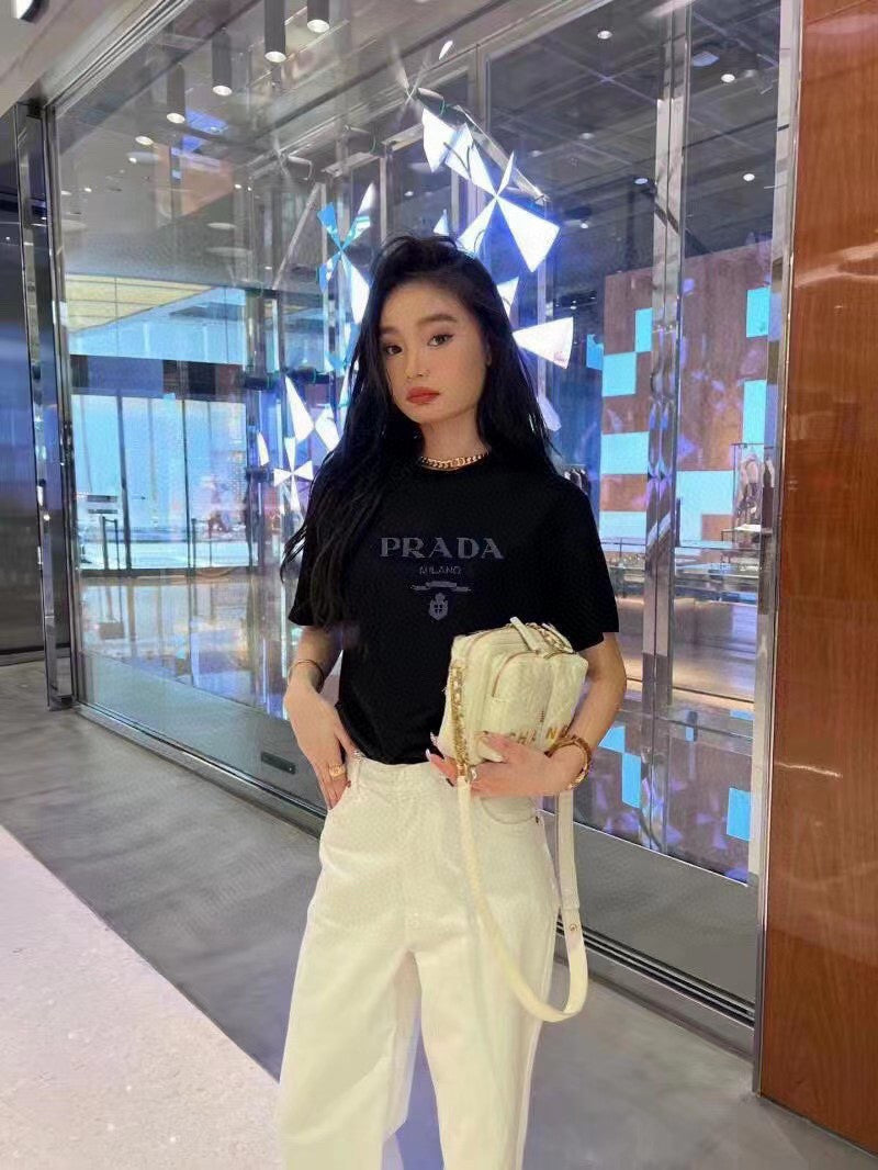 Prada T-shirt - With Subtle Branding - Black Unisex Streetwear Limited Edition - <span>This Prada t-shirt features a sleek black base with understated 'PRADA MILANO' branding across the