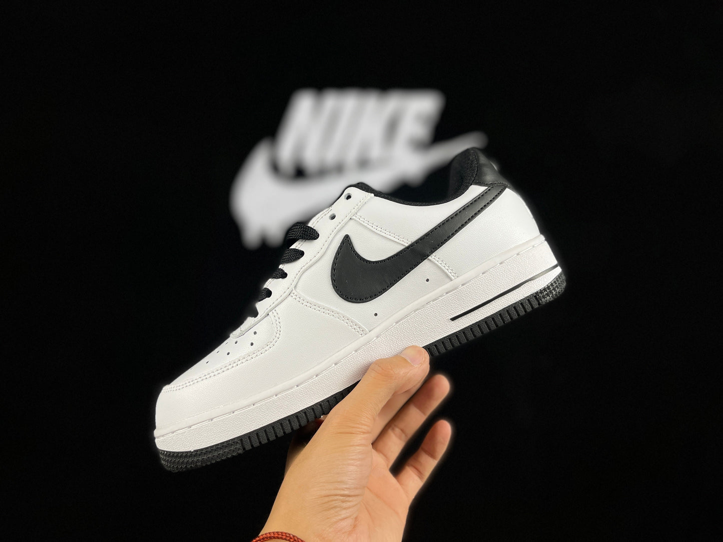 NIKE Air Force 1 Low 'leather Og White - Black' Unisex Streetwear Limited Edition - **Nike Air Force 1 Low 'Leather OG White/Black'** The Nike Air Force 1 Low 'Leather