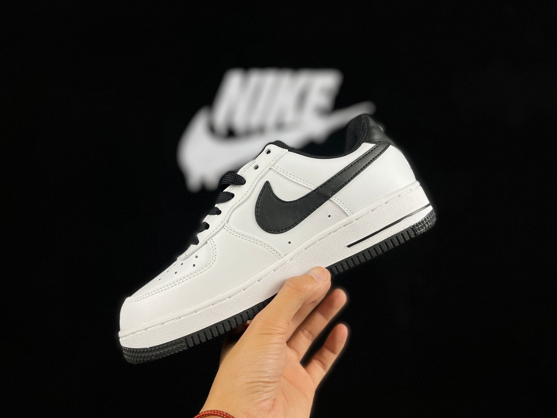 NIKE Air Force 1 Low 'leather Og White - Black' Unisex Streetwear Limited Edition - **Nike Air Force 1 Low 'Leather OG White/Black'** The Nike Air Force 1 Low 'Leather