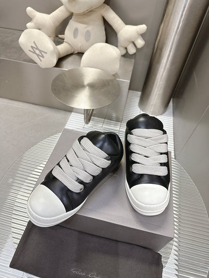 Rick Owens Low-top Sneakers - Black Unisex Streetwear Limited Edition - **Rick Owens Black Low-Top Sneakers: Avant-Garde Elegance and Comfort** Step into the future of fashion