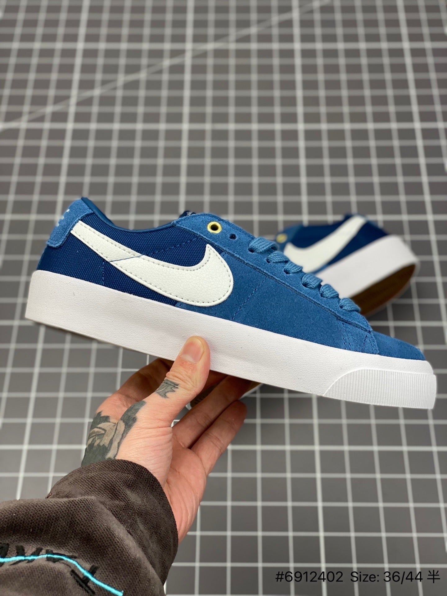 Nike Blazer Low'1977 Sb Gt - White Unisex Streetwear Limited Edition - The Nike Blazer Low '1977 SB GT in Blue and White is a versatile sneaker