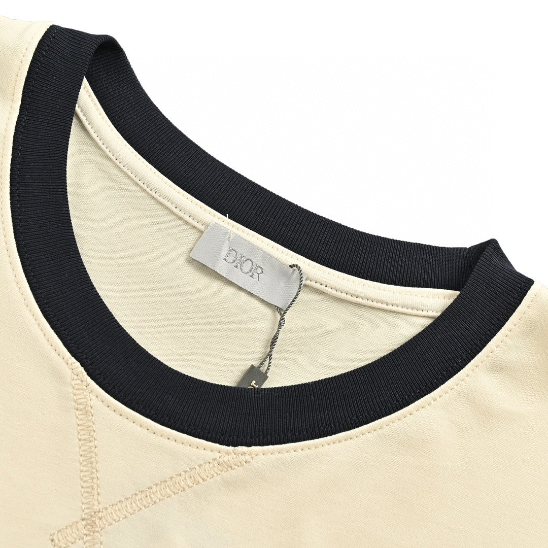 Camiseta Dior color crema con ribete negro