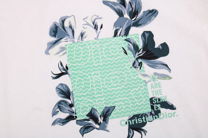 Camiseta Dior con diseño gráfico floral