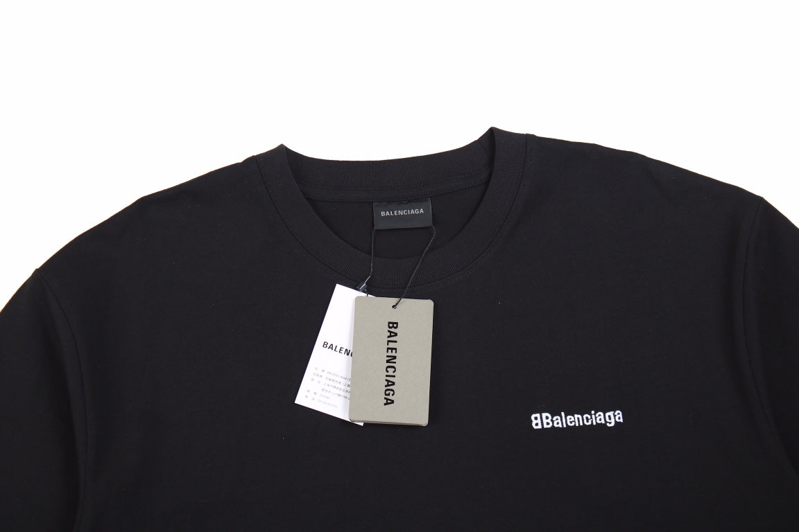 CAMISETA MINIMALISTA NEGRA DE BALENCIAGA