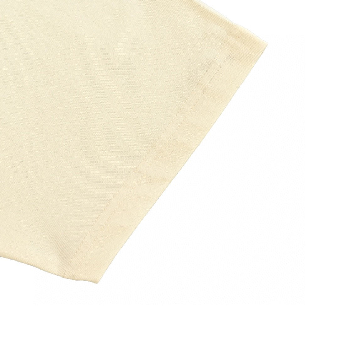 Camiseta beige con logo triangular de Gucci