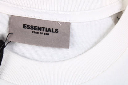 Camiseta con el logo de Fear of God Essentials