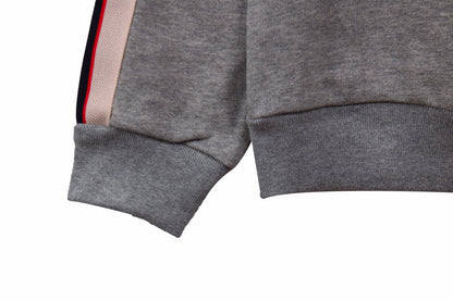 Sudadera gris Gucci con detalle de rayas