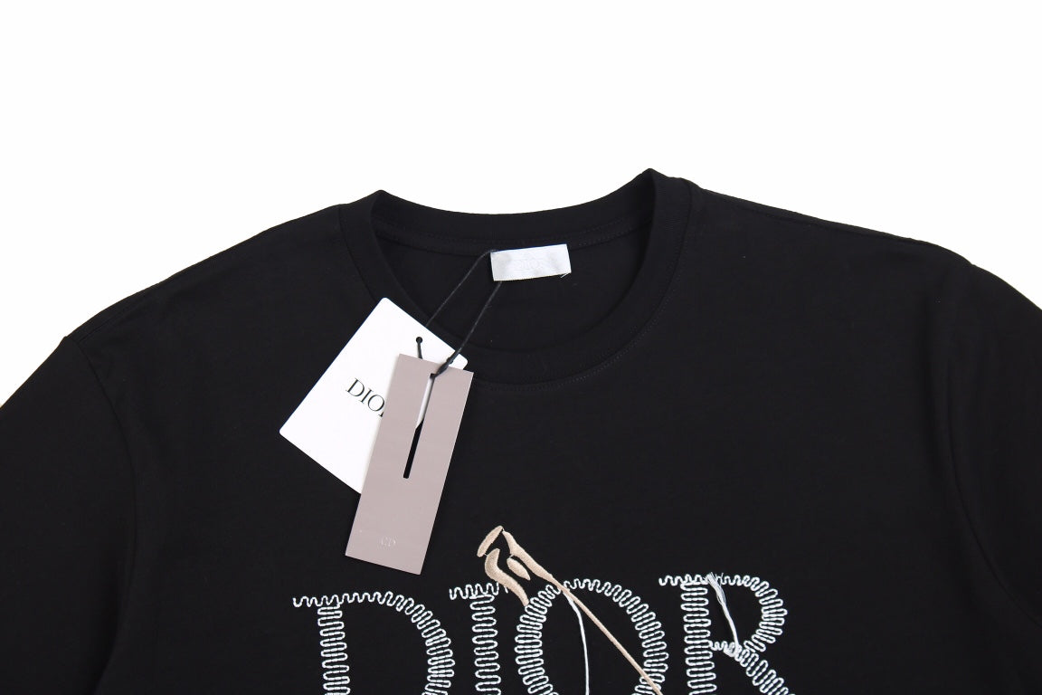 Dior T-shirt With Tools And Logo Design - Black Unisex Streetwear Limited Edition - <p dir='ltr'><span>This Dior t-shirt features a unique tools and logo design. It is black
