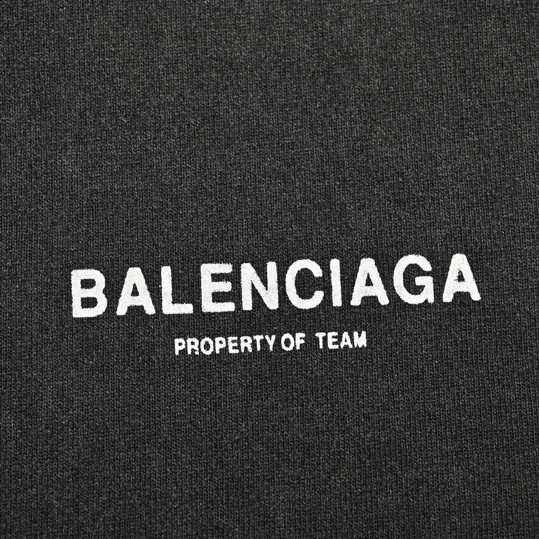 Balenciaga T-shirt - Small Logo - Black Unisex Streetwear Limited Edition - <span>This Balenciaga t-shirt features a minimalist design with a small white Balenciaga logo on the