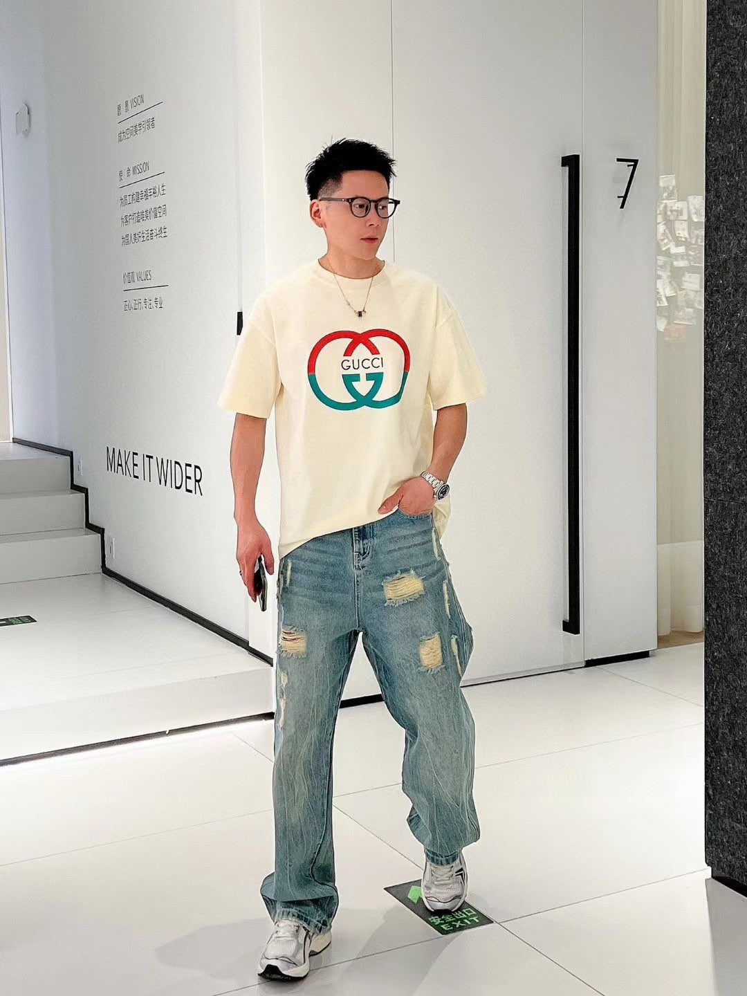 Gucci Interlocking Gg T-shirt - Cream Unisex Streetwear Limited Edition - <span>This Gucci t-shirt features a classic cream-colored design with an interlocking GG logo in red
