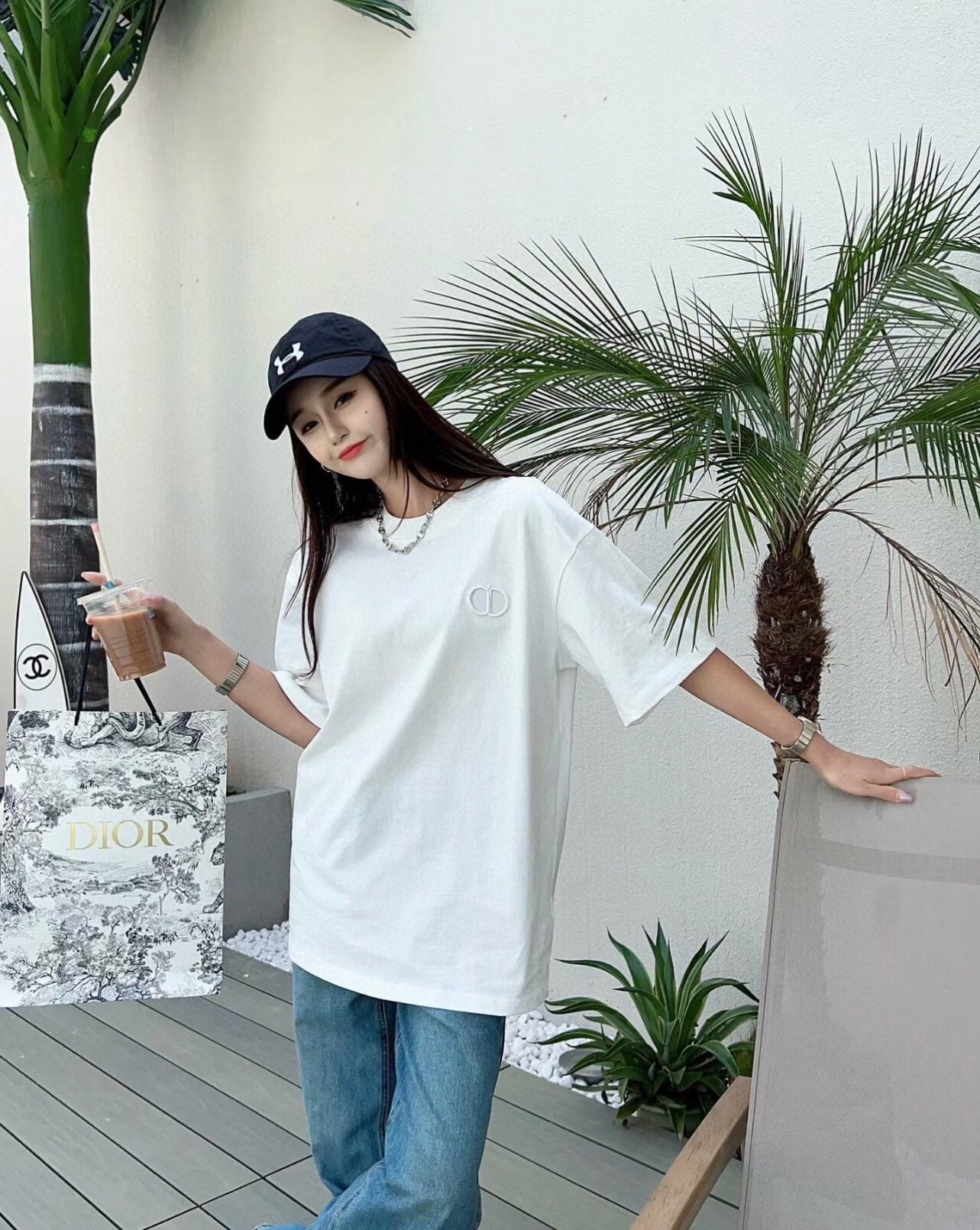 Dior Double D Logo T-shirt (white) Unisex Streetwear Limited Edition - <p dir='ltr'><span>This Dior t-shirt features a minimalist design with the 'CD' logo embroidered on