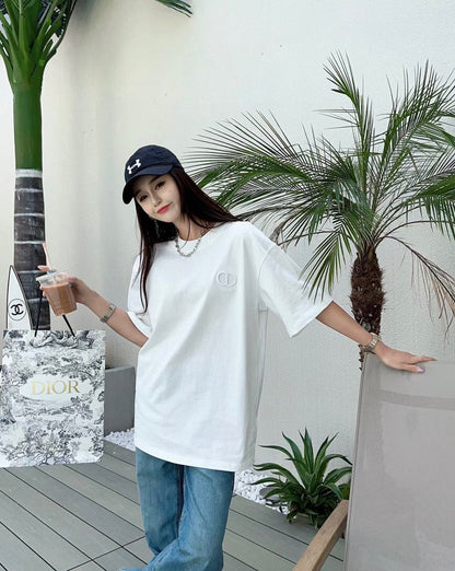 Dior Double D Logo T-shirt (white) Unisex Streetwear Limited Edition - <p dir='ltr'><span>This Dior t-shirt features a minimalist design with the 'CD' logo embroidered on