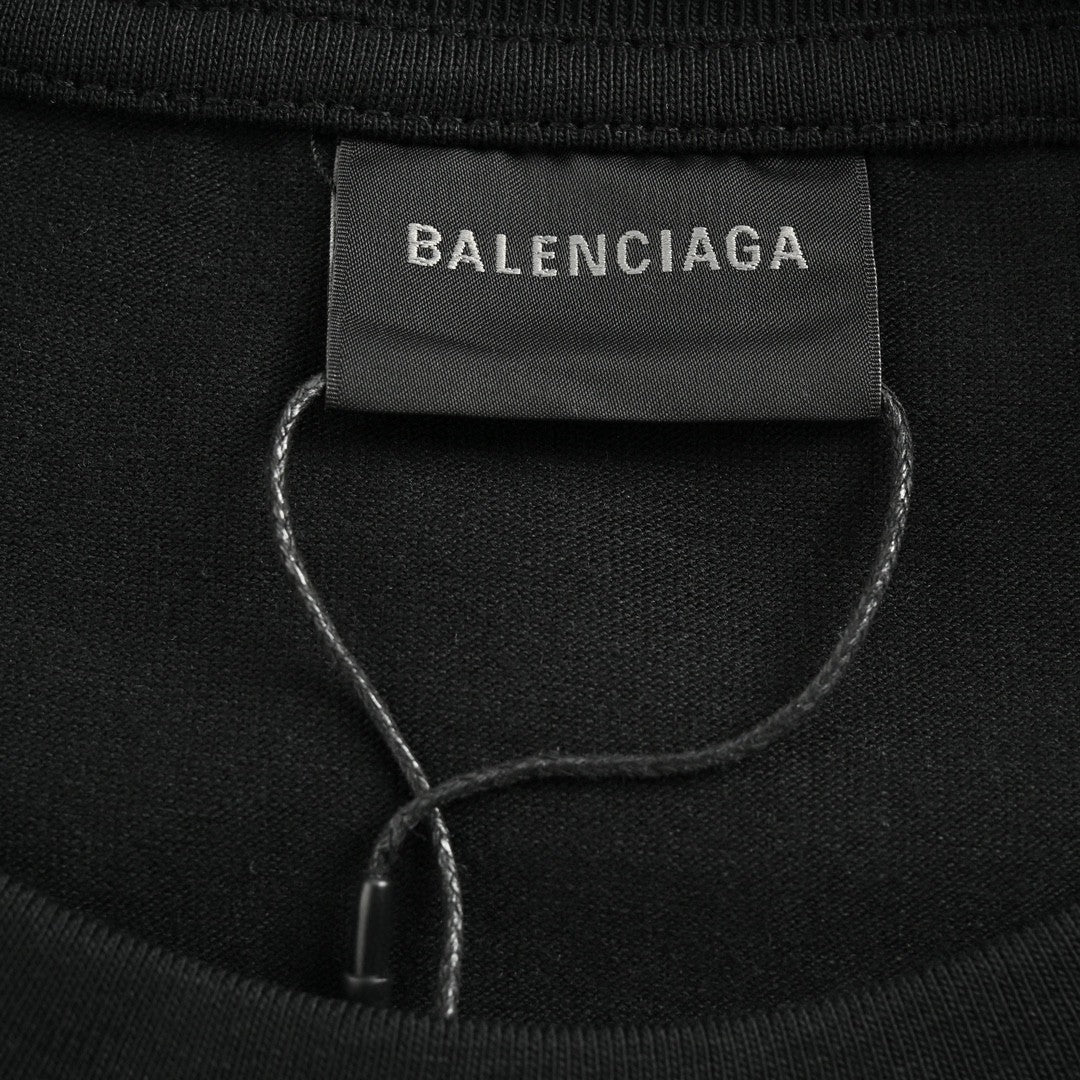 Balenciaga T-shirt - Paris Graphic - Black Unisex Streetwear Limited Edition - <span>This Balenciaga t-shirt features a bold graphic design. The front showcases the word 'Paris' in