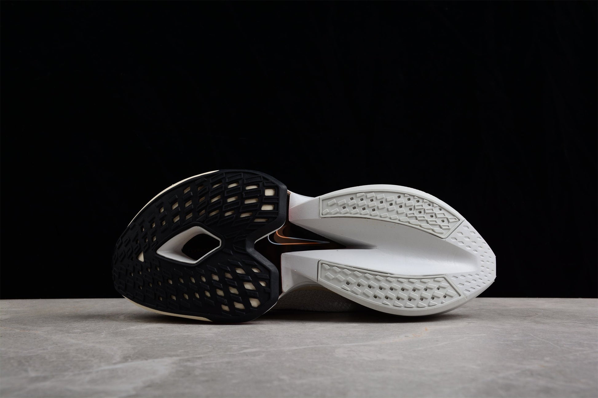 Zoom Alphafly Ne - T% 2 White And - Black Unisex Streetwear Limited Edition