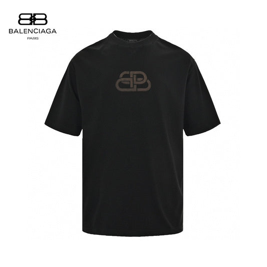 Balenciaga T-shirt - Monochrome Logo - Grey Unisex Streetwear Limited Edition - <span>This Balenciaga t-shirt features a sleek, monochrome design with the iconic BB logo subtly embossed