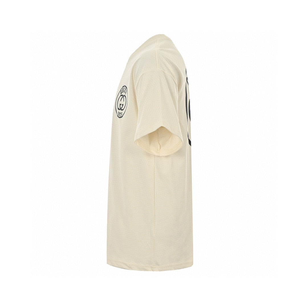 Gucci T-shirt - 1921 Logo - Red Unisex Streetwear Limited Edition - <span>This Gucci t-shirt features a classic design with the iconic interlocking GG logo and '1921'
