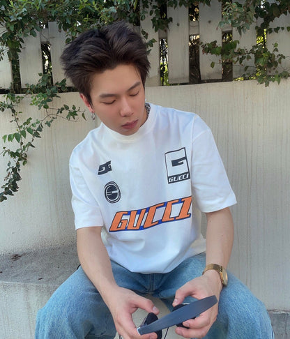 Camiseta con logo gráfico de Gucci
