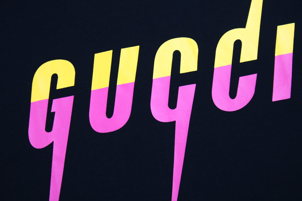 Camiseta Gucci con logo retro (negra)