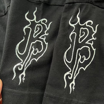 Camiseta Balenciaga con el logo de la llama gótica