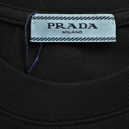 T-shirt noir Prada avec poches géométriques