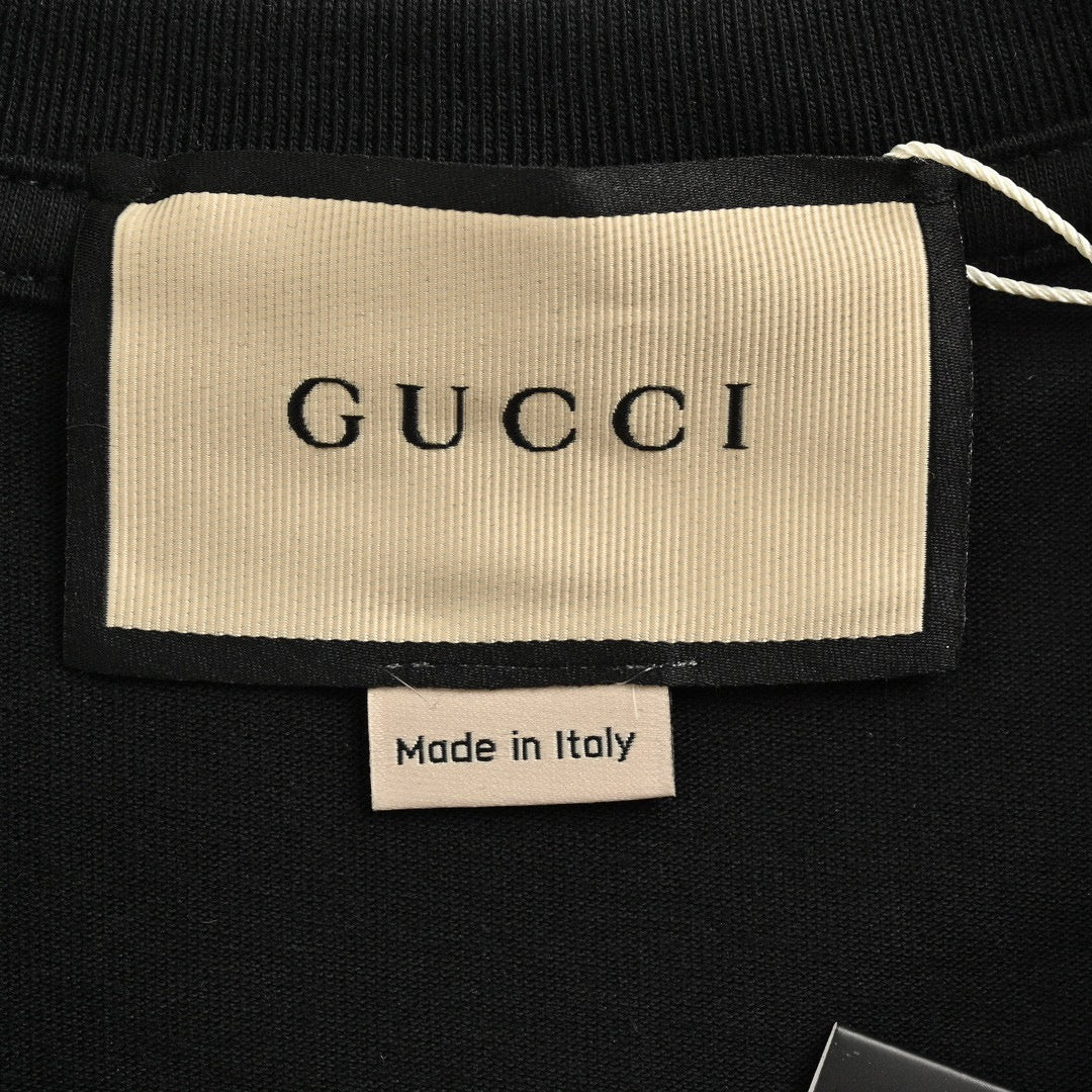 Camiseta Gucci con logo de fresa (negra)