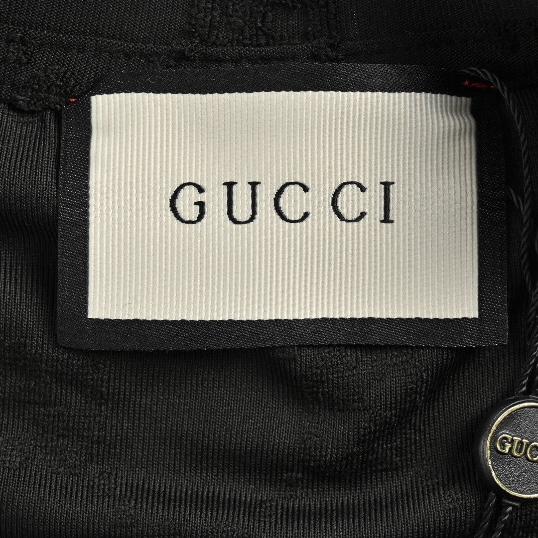 Camiseta Gucci con estampado GG (negra)