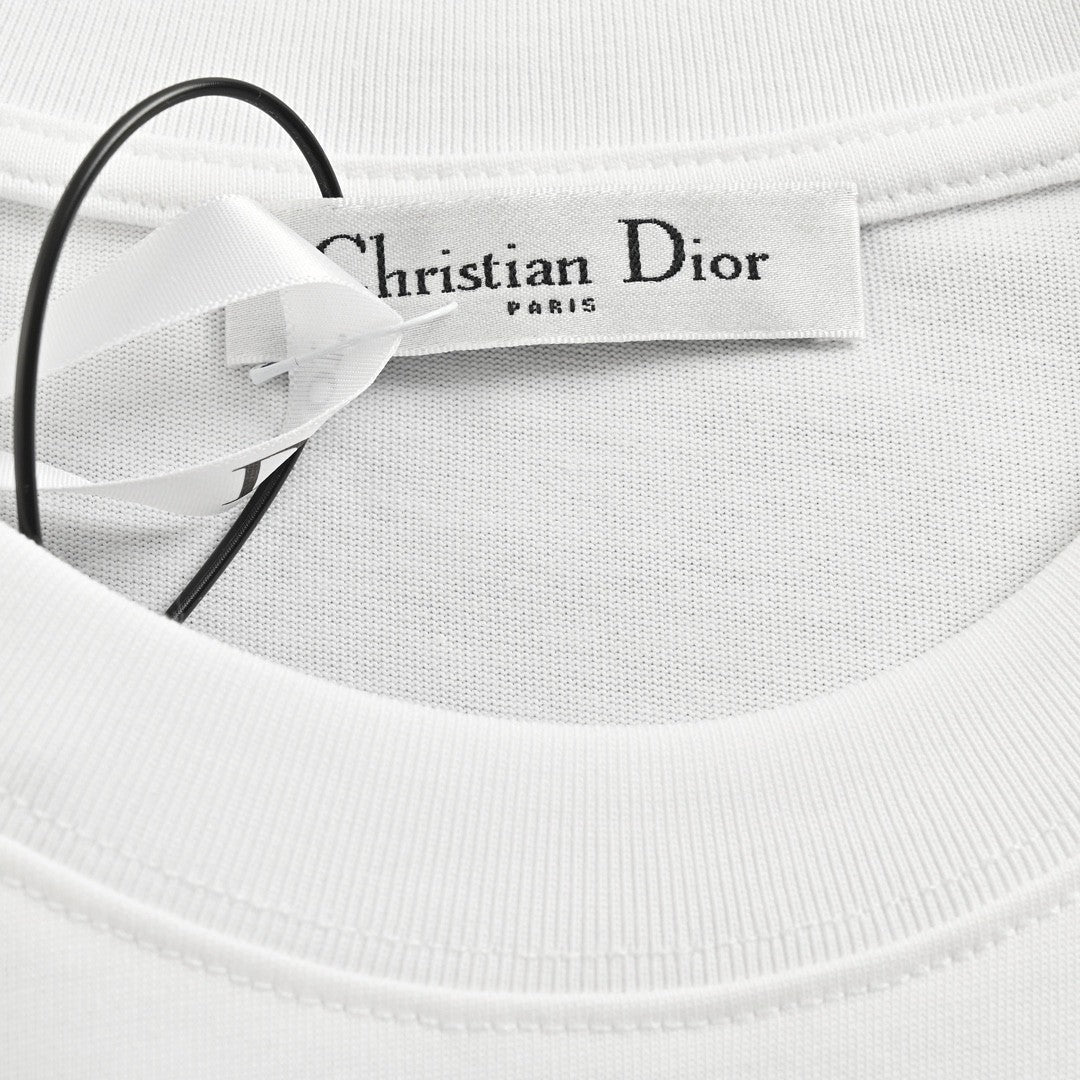 Camiseta Dior con diseño de garabatos