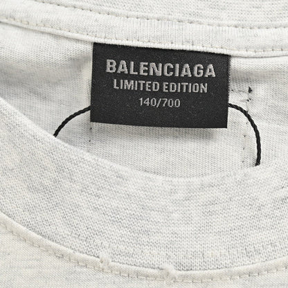 Camiseta gráfica con logo rojo de Balenciaga (Gris)