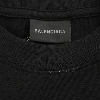 Camiseta negra con múltiples logotipos de Balenciaga