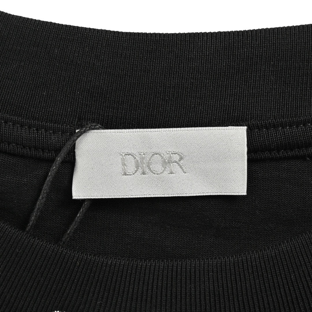Camiseta negra minimalista de Dior