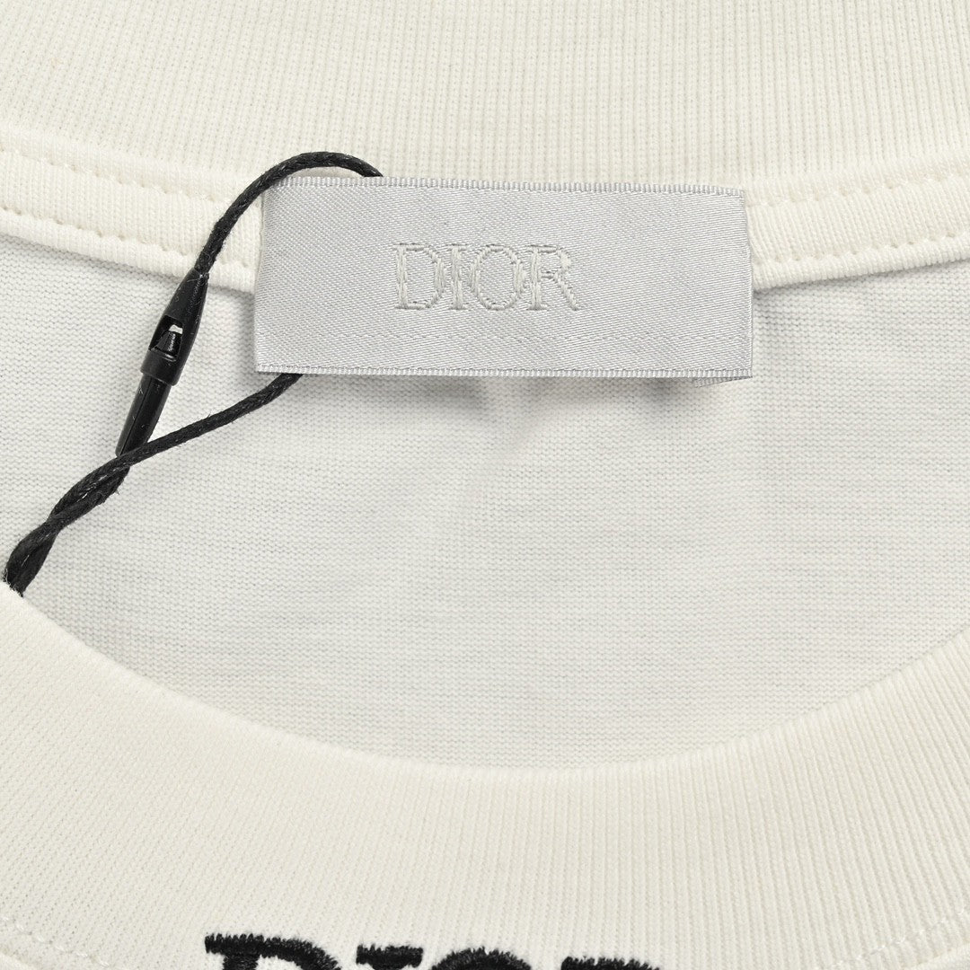 Camiseta blanca minimalista de Dior