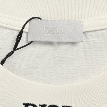 Camiseta blanca minimalista de Dior
