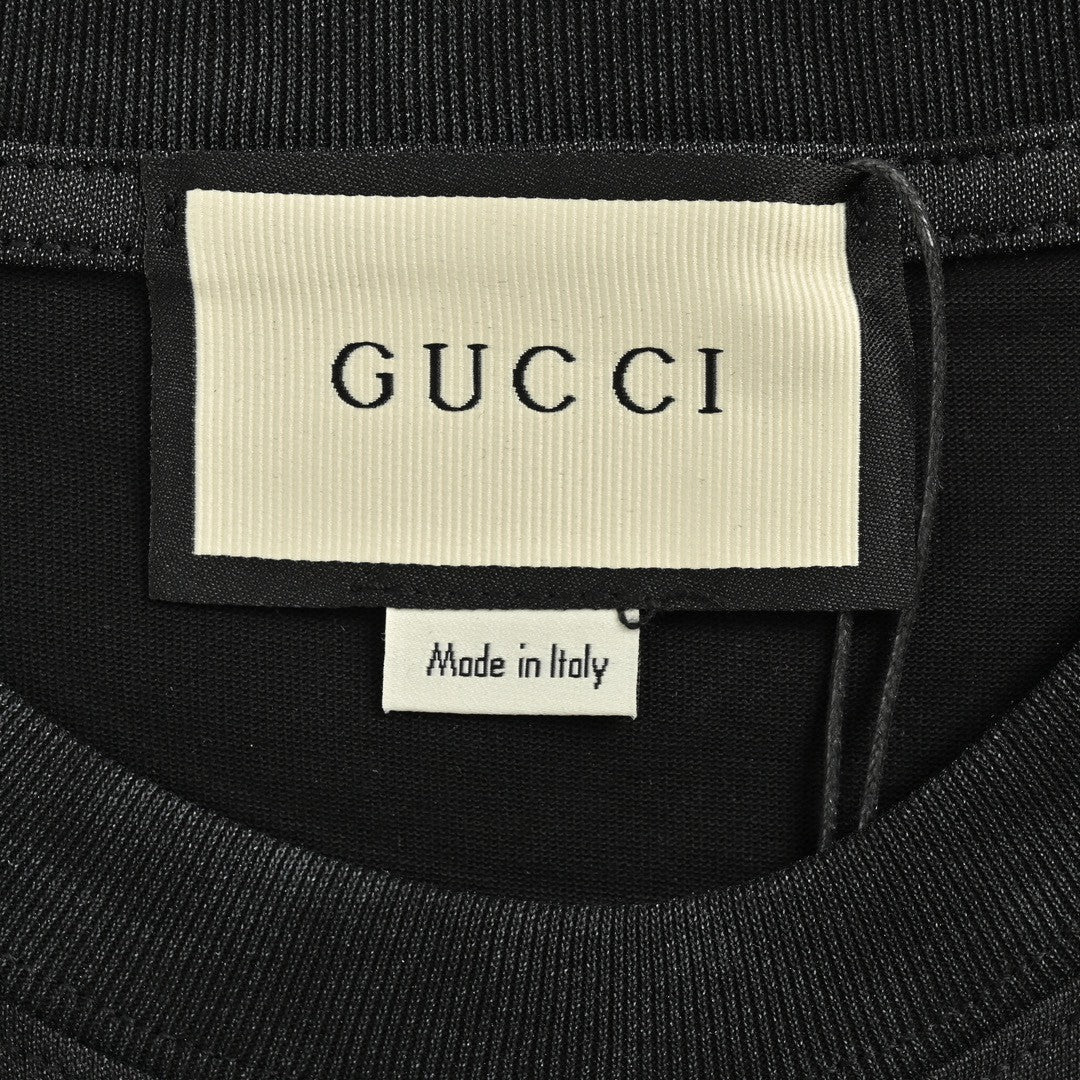 Camiseta Gucci con logo desgastado (negra)