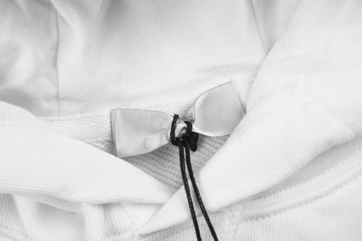 Sudadera blanca Dior con diseño de bolso