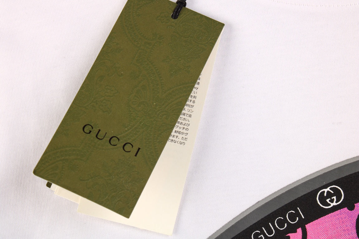 Camiseta gráfica con gafas de sol Gucci