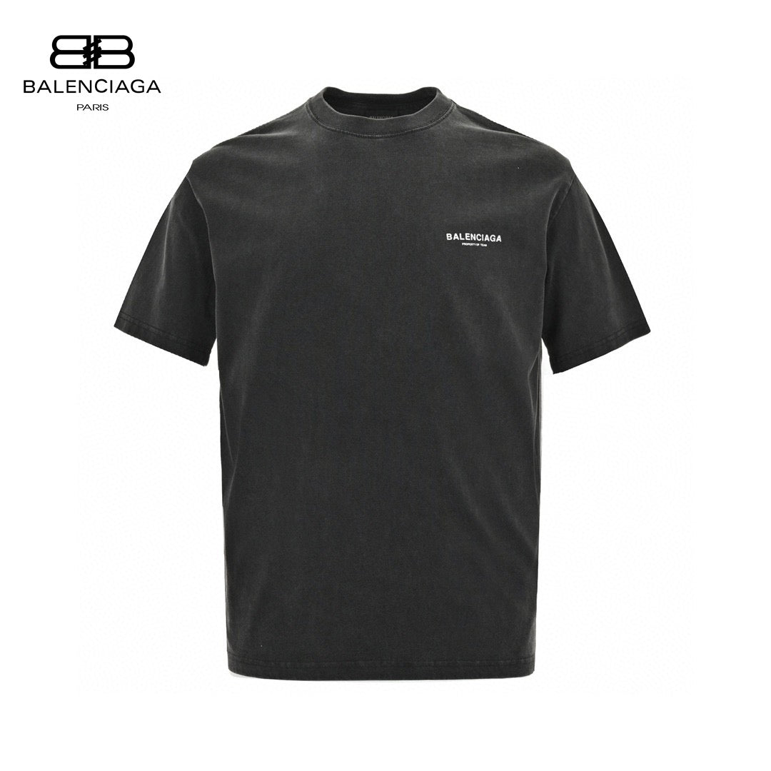 Balenciaga T-shirt - Small Logo - Black Unisex Streetwear Limited Edition - <span>This Balenciaga t-shirt features a minimalist design with a small white Balenciaga logo on the