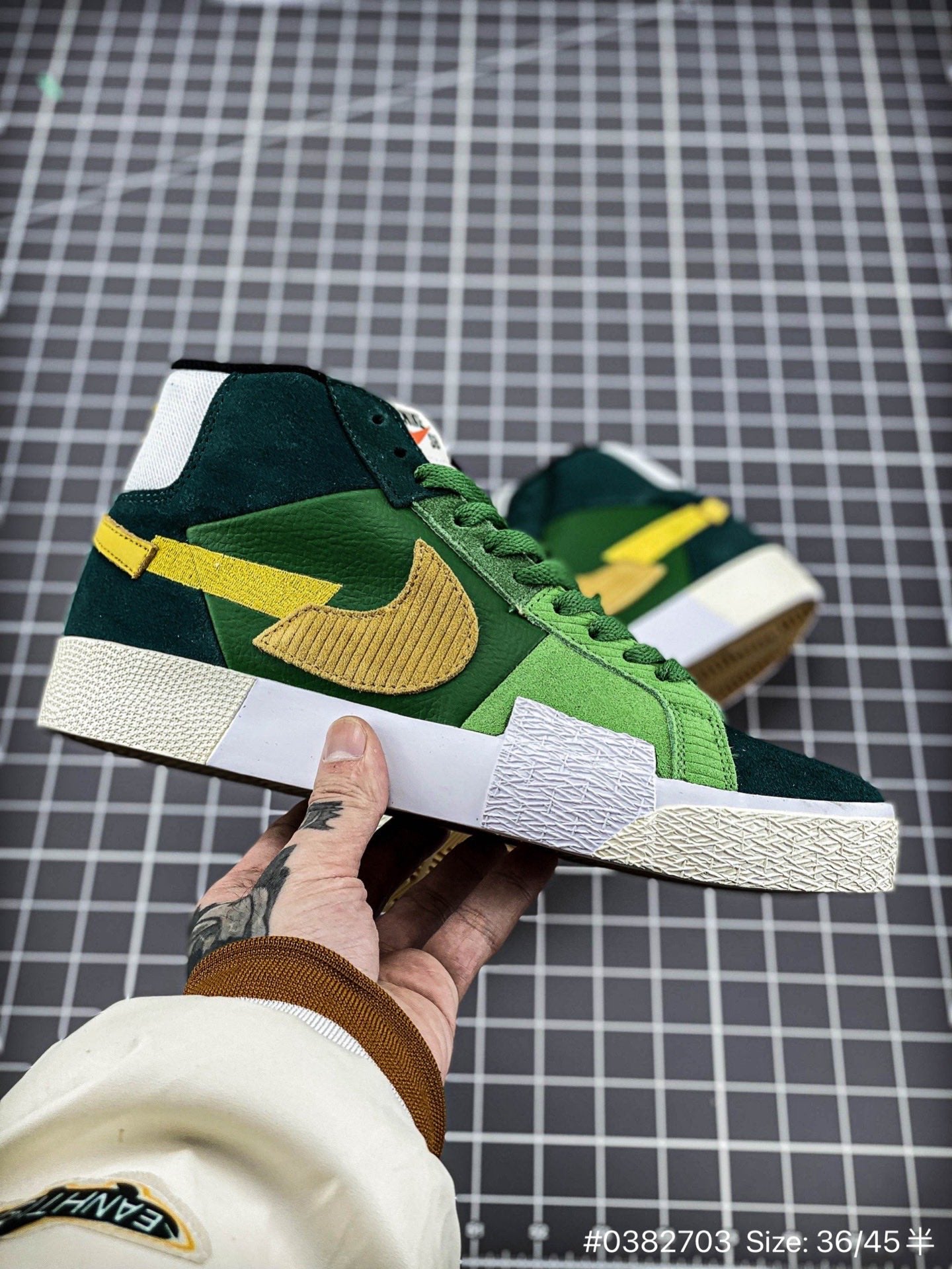 Nike Sb Blazer Mid mosaic - Red Unisex Streetwear Limited Edition - The Nike Blazer Mid PRM 'Blue Mosaic' brings a fresh, artistic twist to the iconic