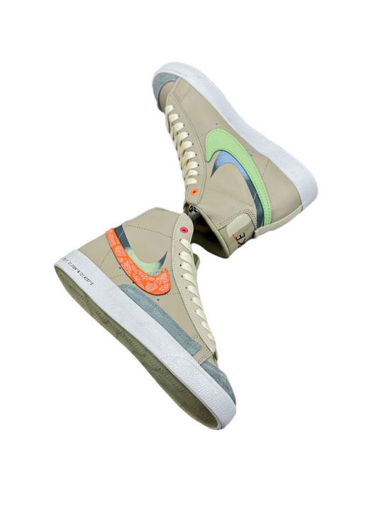 Nike Blazer1977 'hu - White Unisex Streetwear Limited Edition - The Nike Blazer 1977 'H ' Reflective Crackle Print in Beige Grey is a stylish nod