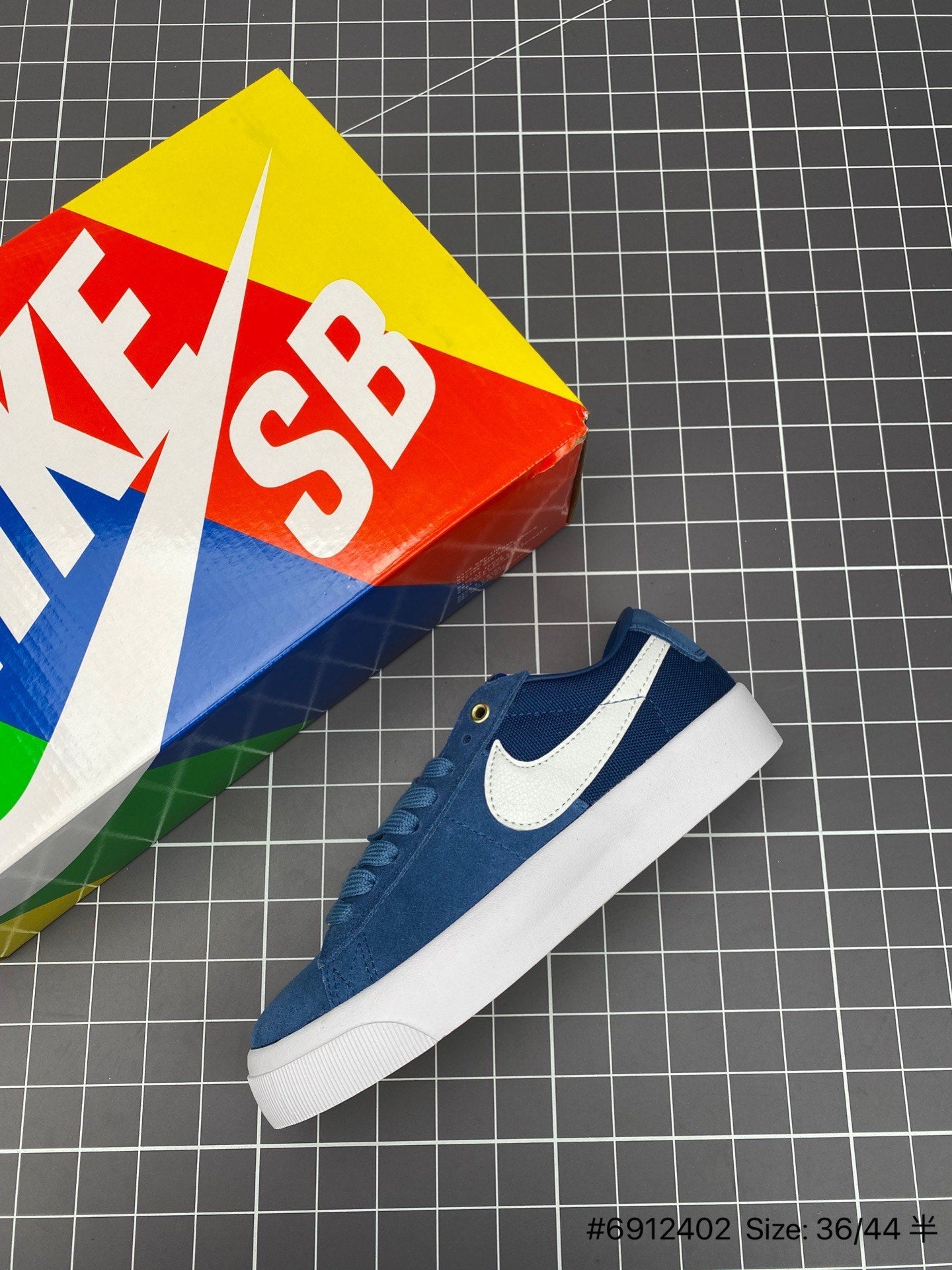 Nike Blazer Low'1977 Sb Gt - White Unisex Streetwear Limited Edition - The Nike Blazer Low '1977 SB GT in Blue and White is a versatile sneaker